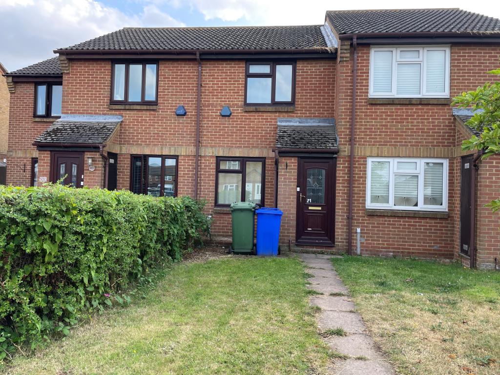 Lot: 24 - HOUSE FOR IMPROVEMENT - Mid-terrace house